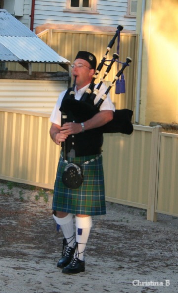 Bagpiper at the start of the marathon